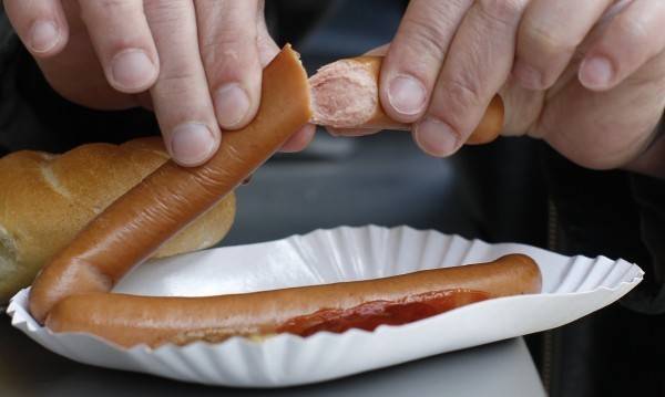 Готови ли сте за истината? Ето какво се случва с теб всеки път, когато ядеш кренвирш! Разпространи!