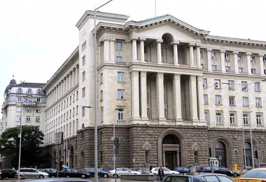 Разбра се защо перничанинът Шико нахлу при президента с пищова на жена си, замесени са много пари