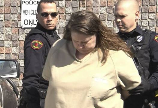 Подпийнала дебелана стовари телесата си върху крехкия си приятел и се случи огромна трагедия (СНИМКИ)