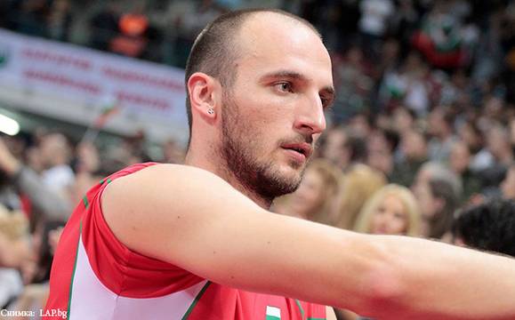 Още един национал влиза в редиците на шампиона по волейбол „Нефтохимик 2010“