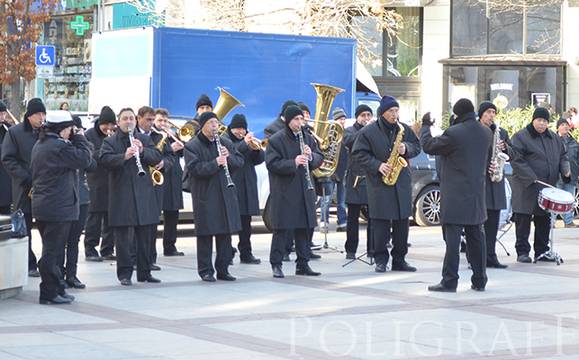 Бургаският духов оркестър с коледен концерт във Флората