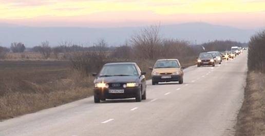 90 км протестно автошествие с искане за временен мост при Чомаковци