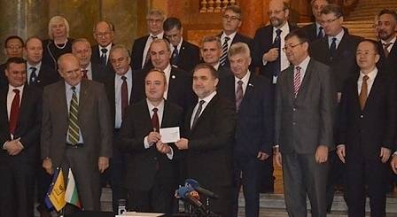 В Софийския университет бе валидирана пощенска марка за 130-годишнината на висшето училище (СНИМКИ)