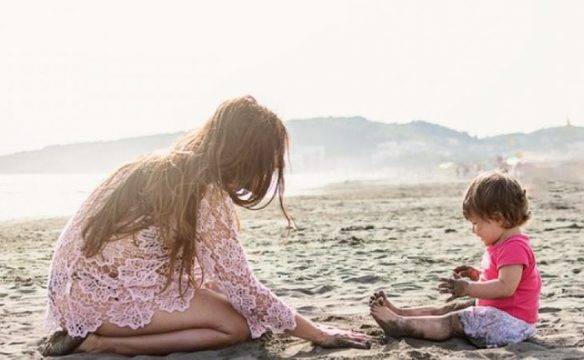 Майка от Бургас написа трогателно писмо до малкото си момиченце, което то да прочете в бъдещето