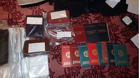 Разбиха незаконна печатница за документи в Костенец (СНИМКИ)