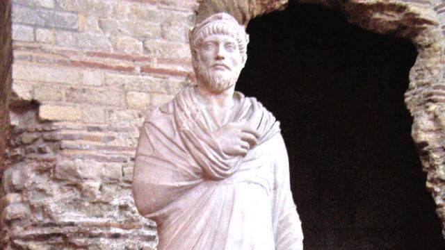 11 декември, историята в снимки