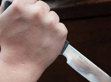 Тийнейджър наръга опонента си с нож за хранене в кръчма в Попово