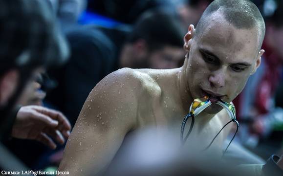 Антъни Иванов с втори национален рекорд на световното по плуване