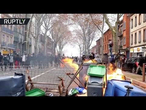 Макрон искаше „революция“. Е, получи я. Гледайте Франция, мислете за България!