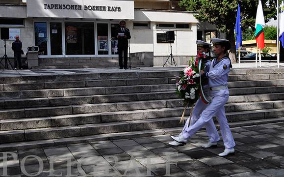 Благотворителен коледен базар набира средства за „Децата на българската армия“