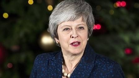 Тереза Мей оцеля: Битката за сделката с Брекзит продължава