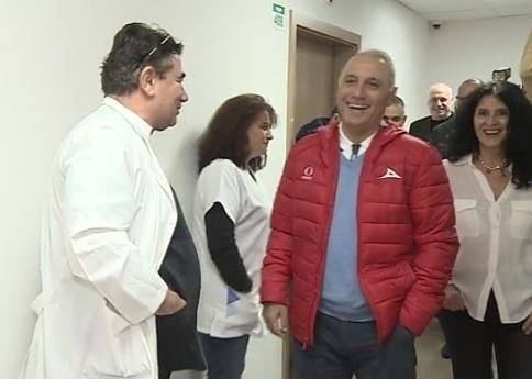 Кръстиха клиника за рехабилитация на Христо Стоичков