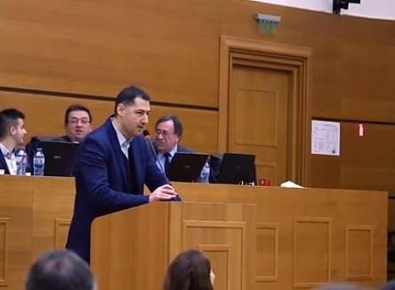 Кметът на Пловдив ще разфасова две прасета пред общината на 26 декември (ВИДЕО)