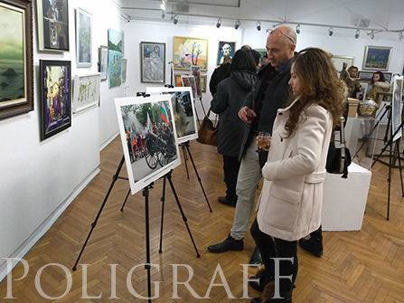 Благотворителна изложба „Дар от сърце“ съхранява българските традиции