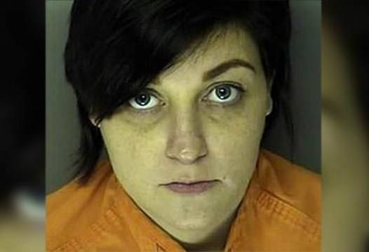 Нечовешка жестокост: Популярна блогърка роди и хвърли децата си в кофата за боклук