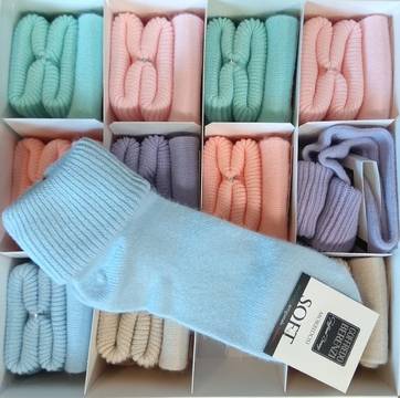 Малена – магазин за дамски три четвърти пухкави чорапи женски италиански плътни чорапи от акрил до над глезена