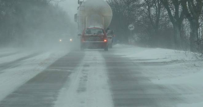 БУРЕН ВЯТЪР ПРЕДИЗВИКА СНЕГОНАВЯВАНИЯ ПО ПЪТЯ ДОБРИЧ-ВАРНА И ЗАТРУДНИ ДВИЖЕНИЕТО