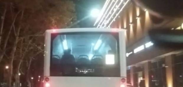 Майка и дъщеря унижени на спирка в Пловдив!