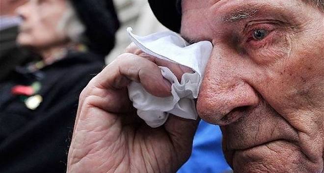 БЪЛГАРИН изригна срещу управниците: Няма да ни убиете, ще си платите за всичко, за всеки откраднат лев…