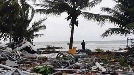 Над 280 вече са жертвите на вълната цунами в Индонезия