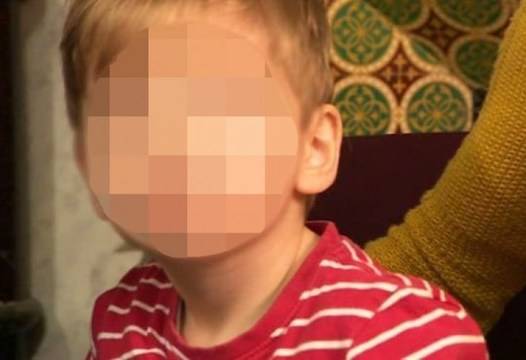 Потресаващо невежество: Лекари оперираха грешния тестис на 2-годишно момченце и му нанесоха непоправими щети