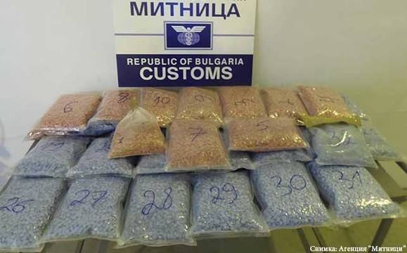 Близо 64 кг екстази задържаха служители на „Калотина“