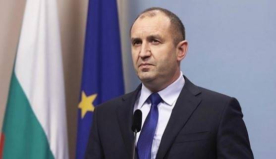 Президентът Радев: Нека коледните празници донесат в домовете ни още повече топлина