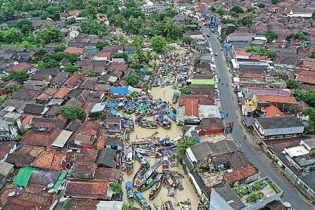 След цунамито в Индонезия: Стотици хора са в неизвестност