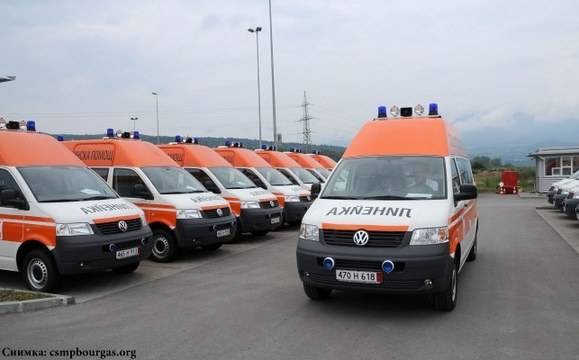 19-годишен с „Голф“ налетя на паркирано „БМВ“, прати свой приятел в болница