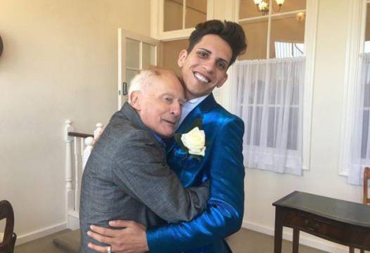 Дърт свещеник изостави Бог заради румънски гей, но след това се случи нещо странно… (ВИДЕО)