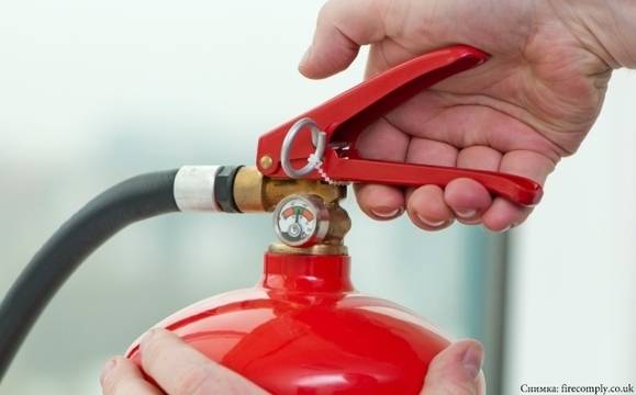 Замърсен комин подпали покрива на хижа в Карнобатско