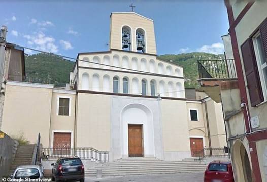 Баща организира кървава вендета за изверг, който изнасилил двете му дъщери (СНИМКИ)