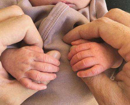 Рики Мартин и Джуан Йосеф станаха бащи на дъщеричка (СНИМКА)