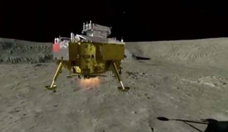 Китайска сонда кацна за пръв път на обратната страна на Луната (СНИМКИ)