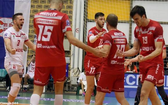 Учиков се завръща в „Нефтохимик 2010“