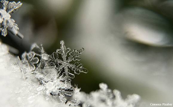 Застудяването продължава, в Бургас е в сила оранжев код за вятър и поледици