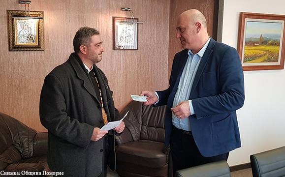 Първото бебе на Поморие за 2019 г. получи подаръци от Общината