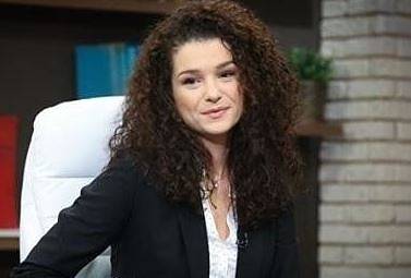 Александра Кръстева сяда на стола на Мариана Векилска