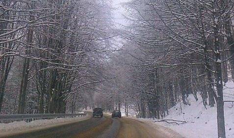 Зимна обстановка: Пътните настилки се обработват срещу заледяване