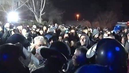 Внасят искане за постоянен арест на ромите, пребили военен