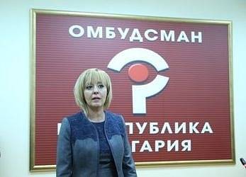 Мая Манолова даде на КС забраната пенсионери да заемат държавна служба