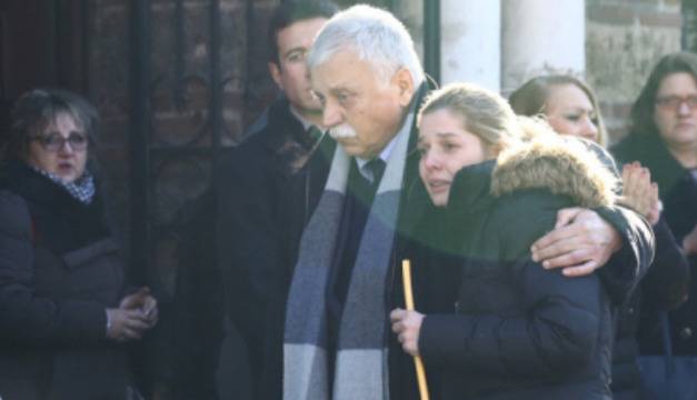 Алекс Сърчаджиева рухнала пред ковчега на Ласкин с покъртителни последни думи към любимия си! (СНИМКИ)