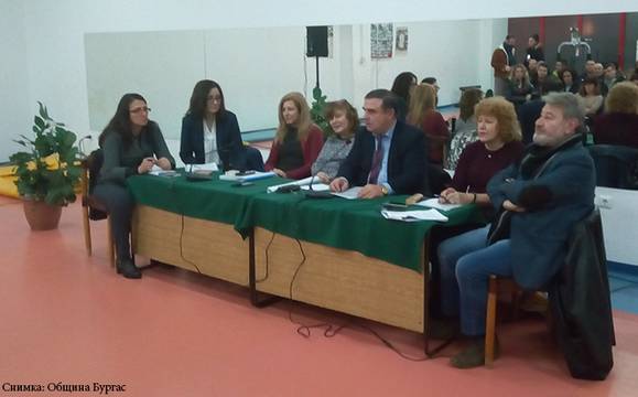 Продължават реконструкциите на междублокови пространства и улици в „Меден рудник“