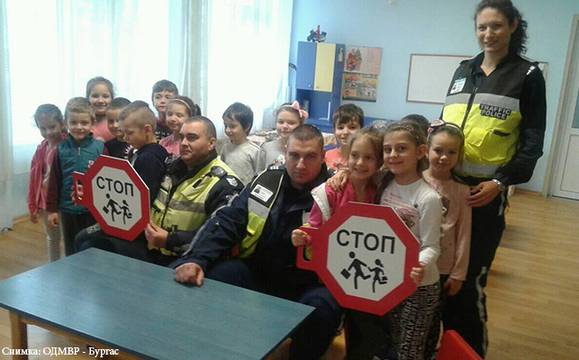 Бургаски малчугани се запознаха с правилата по пътна безопасност