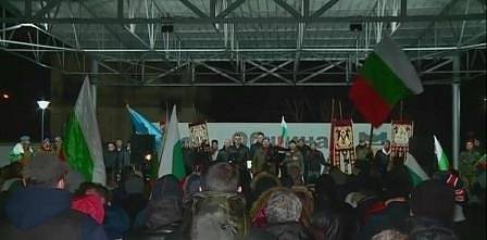 Военни и граждани протестираха във Войводиново (СНИМКИ)