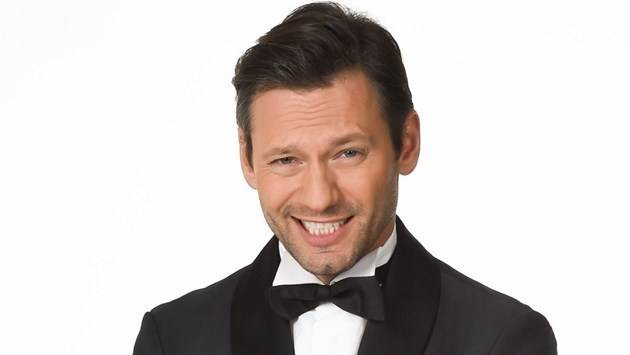 Орлин Павлов в любовна афера с две жени