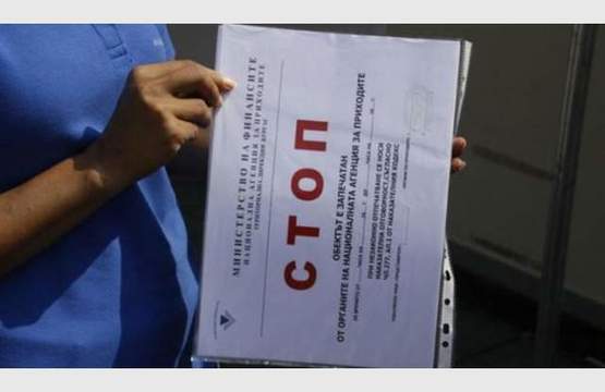 НАП затваря 3 магазина заради бележки на китайски