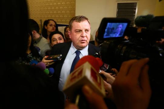 Каракачанов разкри истинските намерения на циганите от Войводиново и посочи кой ги хрантути