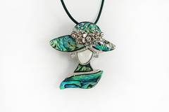 10 идеи за подарък с бижута за 14 февруари и колиета за Свети Валентин