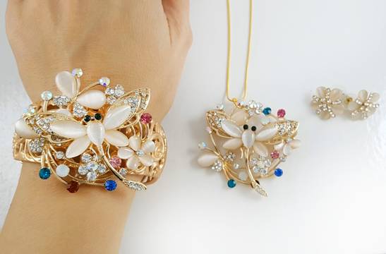 8 луксозни подаръка за 14 февруари, онлайн колекция за Свети Валентин 2019